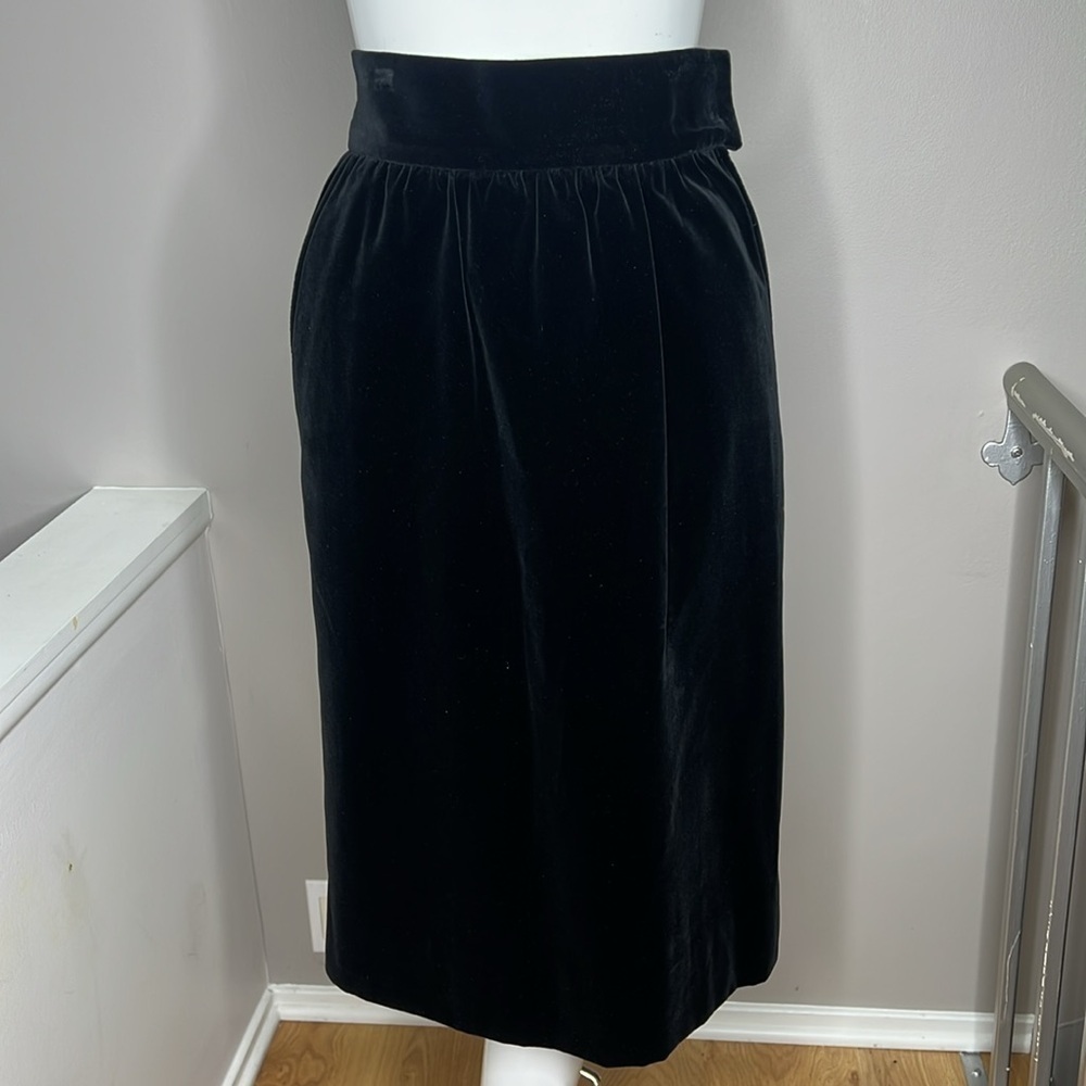 Yves Saint Laurent YSL Sz 34 US 4 Knee Length Black Velvet Pencil Skirt Pockets